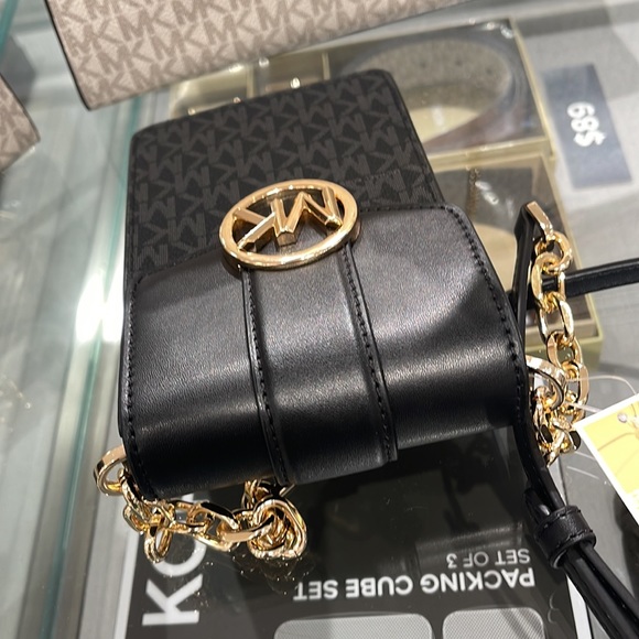 Michael Kors Carmen Small Logo Smartphone Crossbody Bag
Black Signature 
NWT - Picture 6 of 16